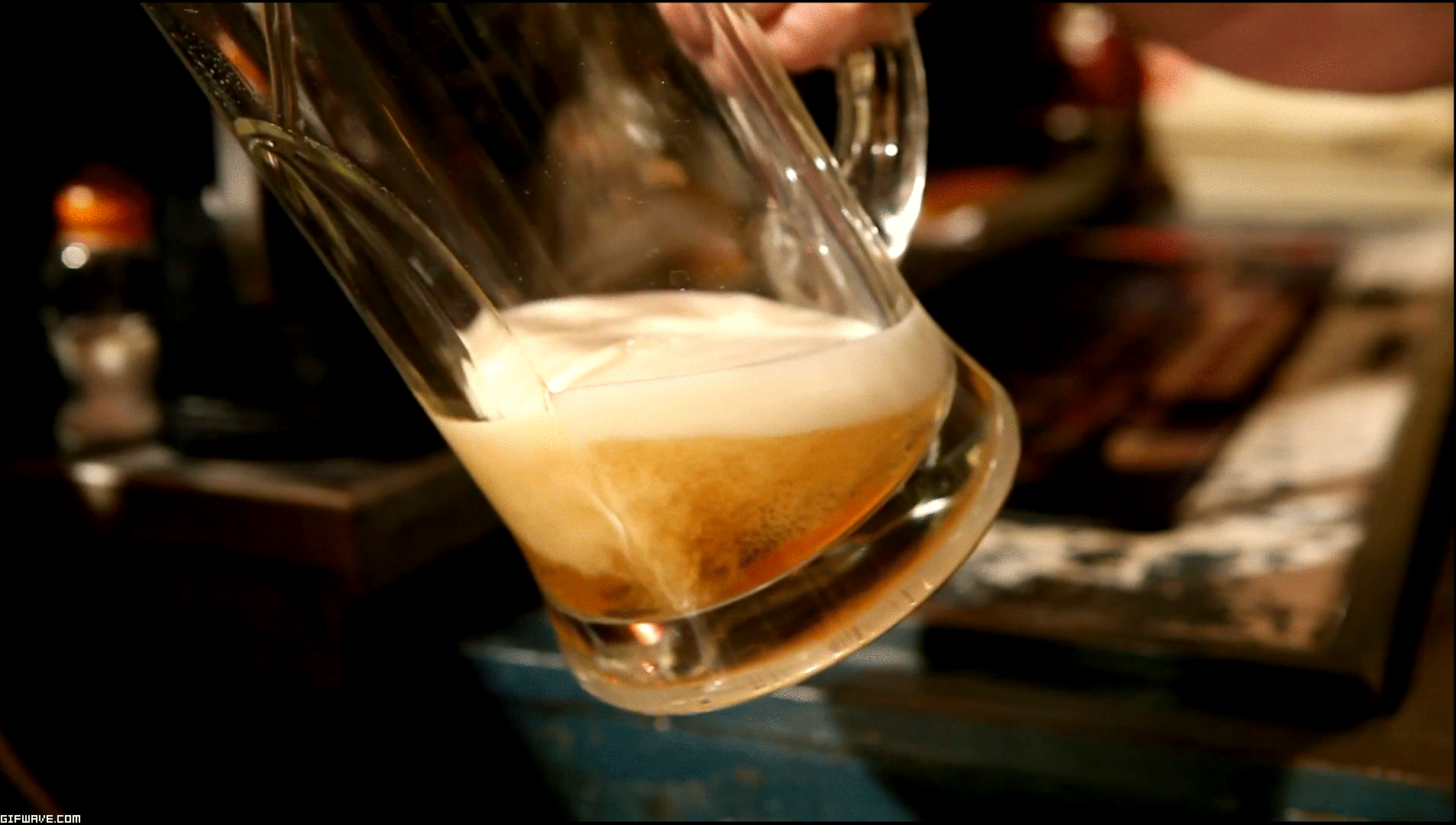 http://media.topito.com/wp-content/uploads/2015/01/beer-cinemagraph.gif