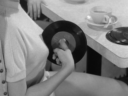 [Image: cleaning-a-7-inch-vinyl.gif]