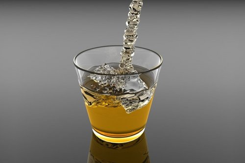 Glass-Whisky-Ice-Drink-485x728