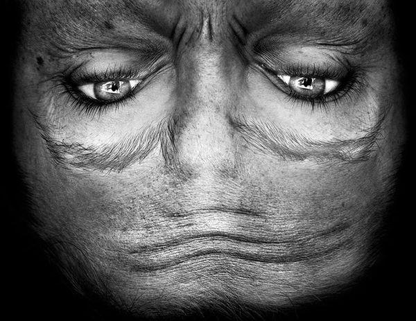 upside-down-portraits-alienation-anelia-loubser-91_resultat