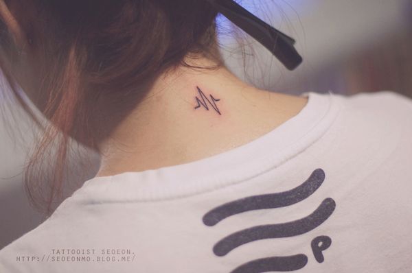 minimalistic-feminine-discreet-tattoo-seoeon-14_resultat