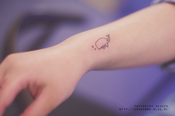 minimalistic-feminine-discreet-tattoo-seoeon-15_resultat