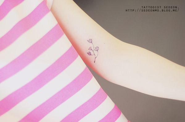 minimalistic-feminine-discreet-tattoo-seoeon-20_resultat