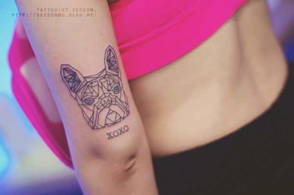 minimalistic-feminine-discreet-tattoo-seoeon-6_resultat