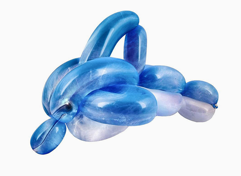 balloon-zoo-by-sarah-deremer-shows-a-realistic-rendition-of-rubber-animals-designboom-03