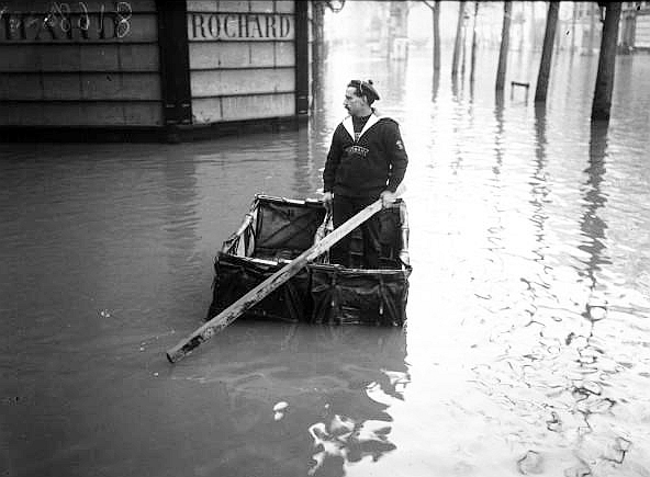 03 Paris_1910_Inondation_boulevard_Haussmann