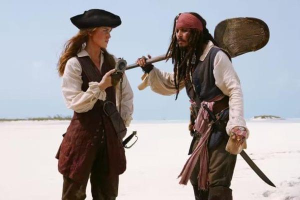 Keira knightley and johnny depp in pirates of the caribbean